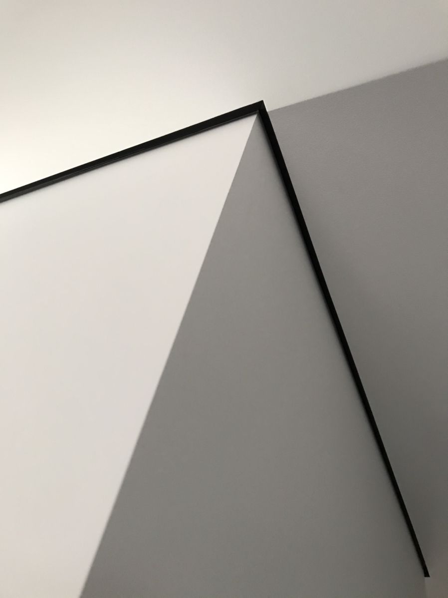 Теневой зазор натяжного потолка